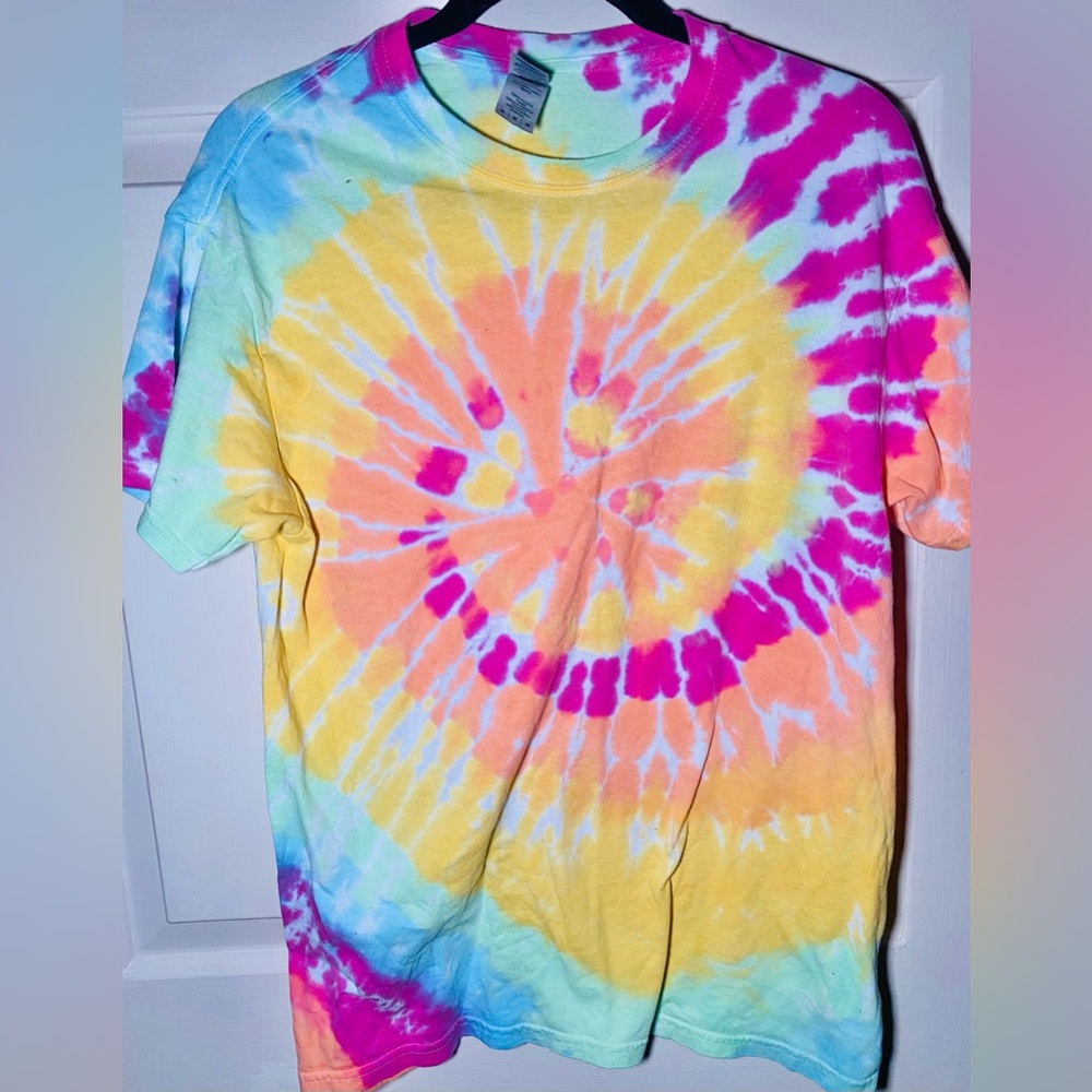 Gildan Short Sleeve Tie Dye T-shirt Pink‎ Yellow Orange Adult Size M